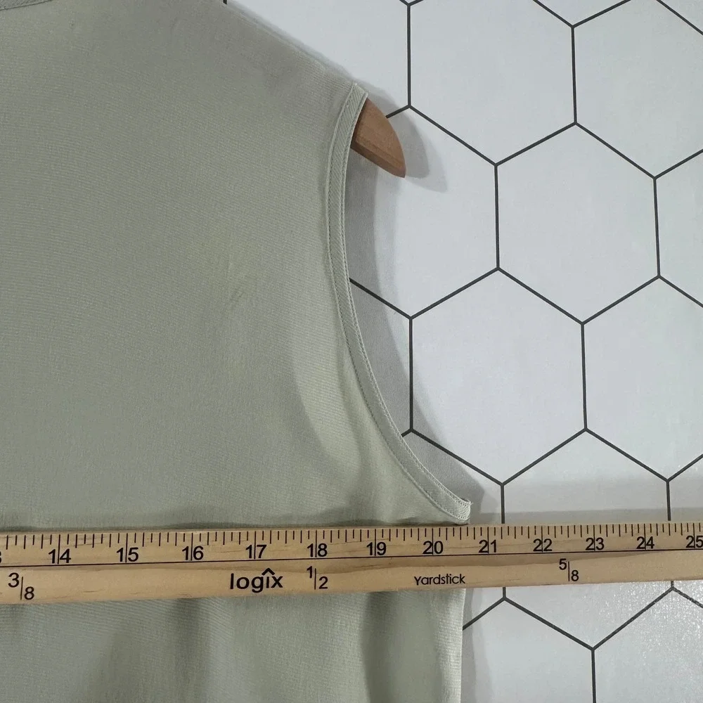 Eileen Fisher Sage Green 100% Silk Ribbed Sleeveless Button Down Top Size 1